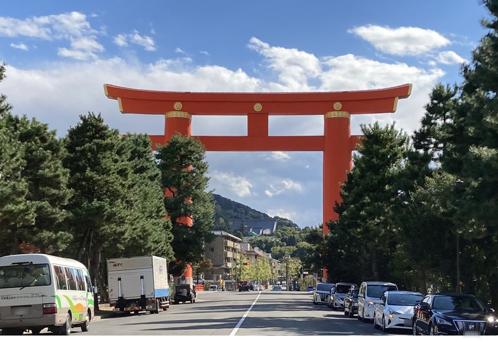 平安神宮の高さ24mの大鳥居